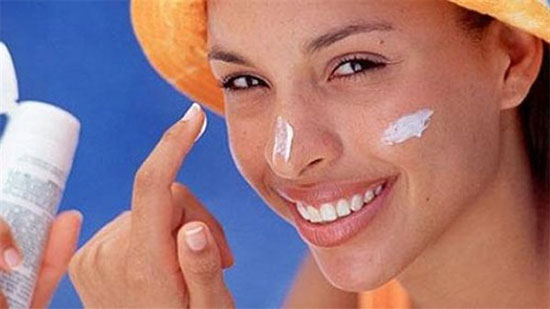 7 طرق لتقليل شيخوخة الجلد المبكرة.. أهمها تجنب تعابير الوجه وممارسة الرياضة