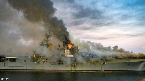 سفينة البحرية ما زالت تحترق بمرفأ سان دييغو