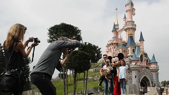 ملاهي ديزني لاند في باريس تفتح أبوابها للزوار... فيديو وصور