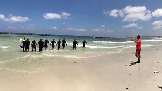 لليوم ال 12 فريق الغطس يفشل في العثور علي جثمان شادي بشاطئ النخيل 
