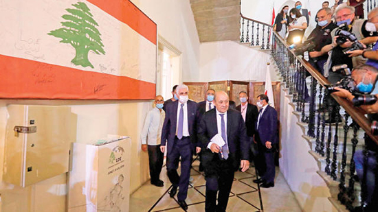 رغم تسببه في أزمة لبنان .. وزير الخارجية الفرنسي قد يلتقي وفد 