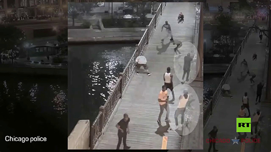 شرطة شيكاغو تنشر فيديو لإطلاق نار مميت بهدف القبض على الجناة