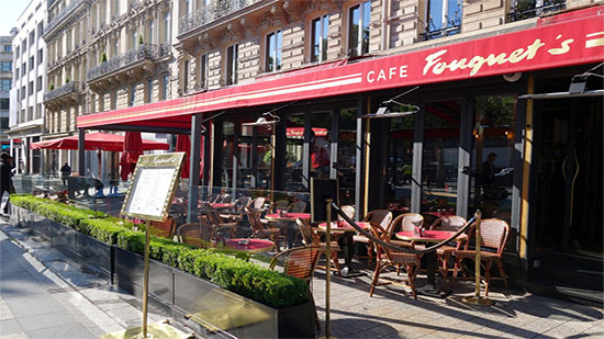 حظر تناول القهوة في شرفات المقاهي الفرنسية