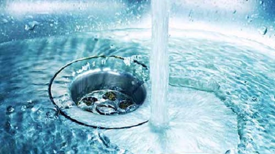 «القابضة للمياه» تدعو لترشيد الاستهلاك: غسيل سجادة واحدة يهدر طن ماء
