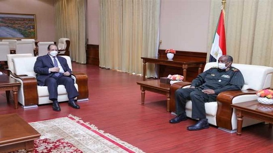  تفاصيل زيارة رئيس المخابرات إلى السودان.. نقل رسالة شفهية من الرئيس السيسي
