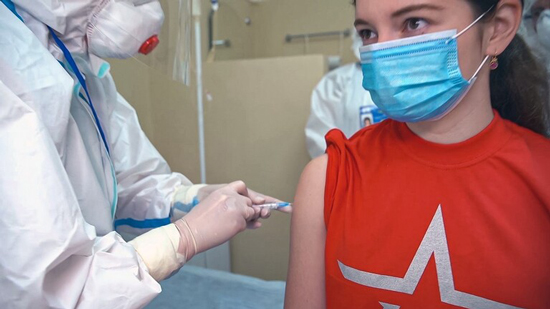 روسيا تعلن الانتهاء من تطوير لقاح ضد كورونا وموعد بدء عمليات التطعيم السكاني
