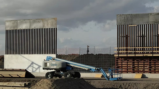 المحكمة العليا الأمريكية ترفض طلبا لمنع بناء جدار ترامب الحدودي مع المكسيك