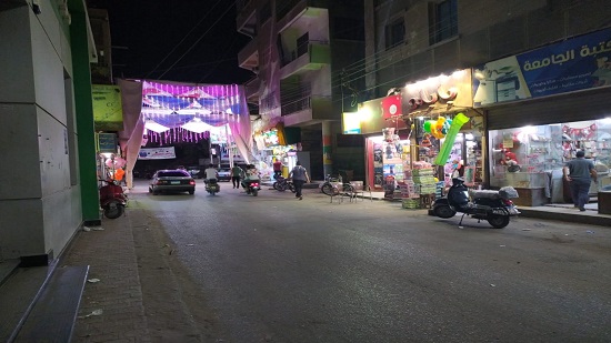  محتفلون يتوافدون على المتنزهات ومنطقة السواقي وسط مدينة الفيوم 