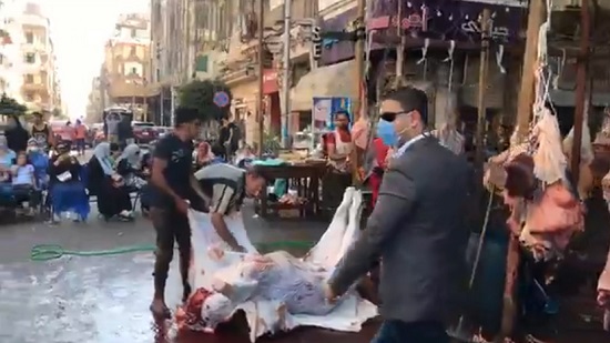 بالصور . عمليات الذبح مستمرة فى شوارع الإسكندرية رغم التحذيرات والغرامات 