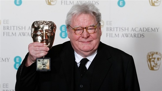 وفاة المخرج البريطاني الشهير آلان باركر عن 76 عامًا