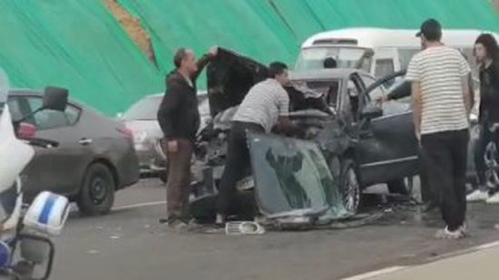 إصابة 5 أشخاص فى حادث انقلاب سيارة ملاكى على الصحراوى الغربى ببنى سويف