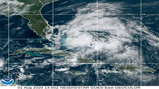 كارثة طبيعية جديدة.. إعصار إسياس يهدد حياة المواطنين في فلوريدا
