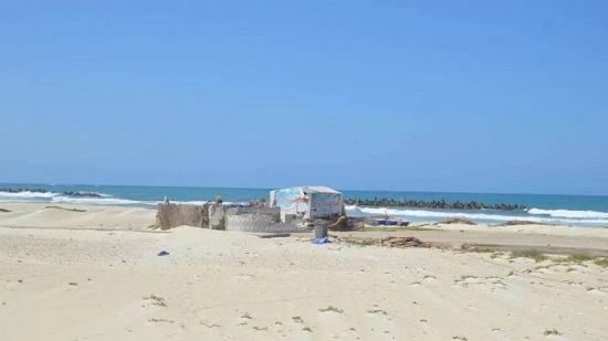 السياحة والمصايف تواصل حملاتها لإخلاء شاطئ النخيل من المصطافين