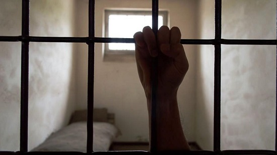  لوفيجارو تكشف سبب انخفاض أعداد السجناء 