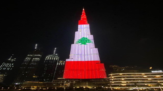 برج خليفة يكتسي بعلم لبنان تضامنا مع ضحايا انفجار مرفأ بيروت