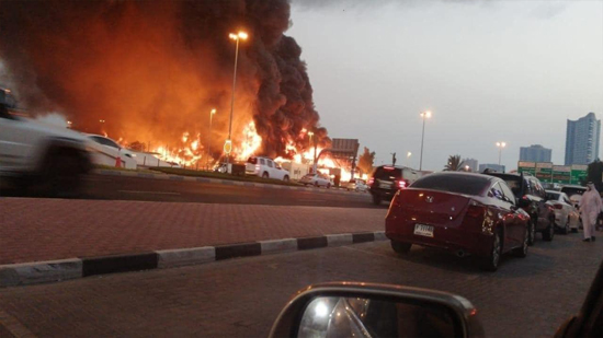  فيديو وصور .. بعد انفجارين بيروت .. اندلاع  حريق هائل بسوق عجمان بالإمارات 