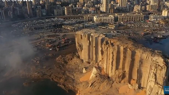 شاهد: دمار واسع في بيروت غداة انفجار المرفأ وحصيلة القتلى تتخطى المئة 