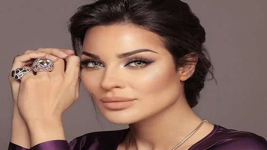 إعلامية لبنانية: إصابة نادين نجيم وخضوعها لعملية جراحية مدتها 6 ساعات