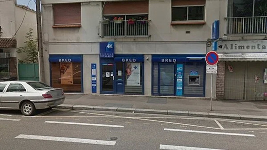 الشرطة الفرنسية: مسلح يحتجز 6 رهائن في فرع بنك بوسط مدينة لوهافر