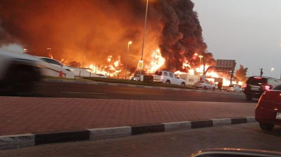 حريق عجمان: نيران مستعرة تلتهم سوقاً شعبياً في الإمارات