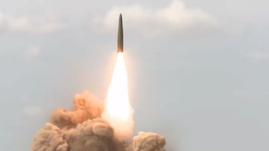  فيديو .. الجيش الروسي يطلق صواريخ 