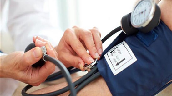 الصحة تقدم نصيحة للتحكم في مرض ارتفاع ضغط الدم

