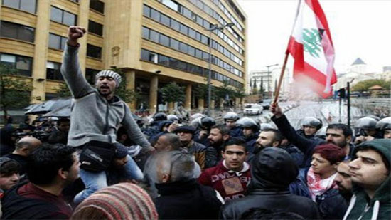 متظاهروا بيروت يطالبون برحيل الطبقة السياسية الحاكمة