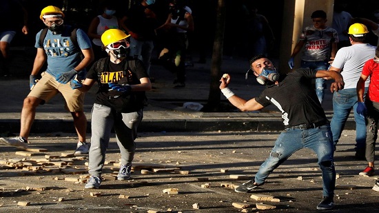  عاجل| تجدد المواجهات بين المتظاهرين والأمن اللبناني
