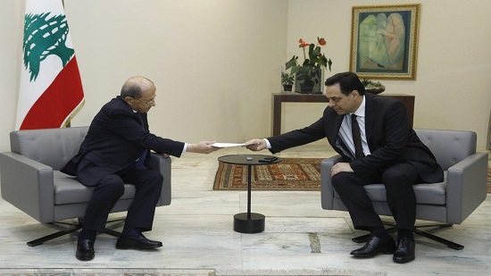  الرئيس اللبناني يقبل استقالة الحكومة ويطالبها بتصريف الأعمال