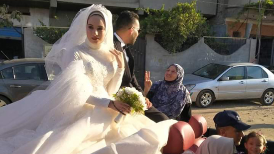  بالصور : عروسين يشاركان فى انتخابات الشيوخ بالشرقية