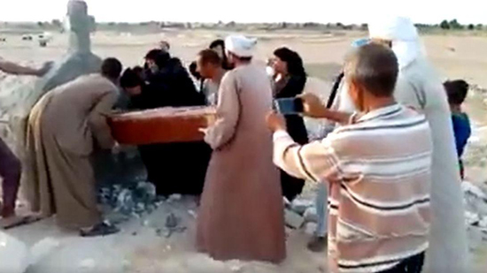فيديو صادم.. إسحق إبراهيم يكشف تفاصيل استخراج جثمان طفل مسيحي بالوادي الجديد