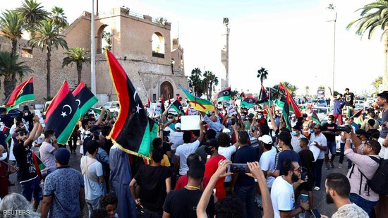  تواصل التظاهرات في طرابلس للإطاحة بحكومة السراج 