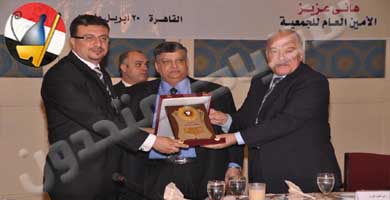 جمعية محبي مصر السلام تكرم  الإعلامى عمرو الليثي