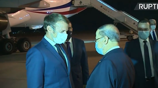 فيديو .. الرئيس ماكرون يصل بيروت 