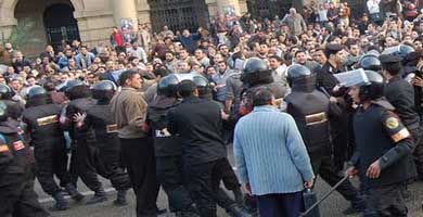 أساتذة الجامعات ينتفضون احتجاجًا على التنكيل بالطلاب داخل جامعات مصر