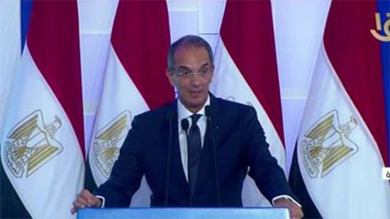 وزير الاتصالات: نقوم بتنفيذ عدد من المشروعات تهدف لبناء الإنسان المصري