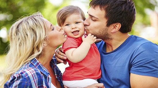 دراسة: انفصال الوالدين يقلل من هرمون الحب لدى الأطفال