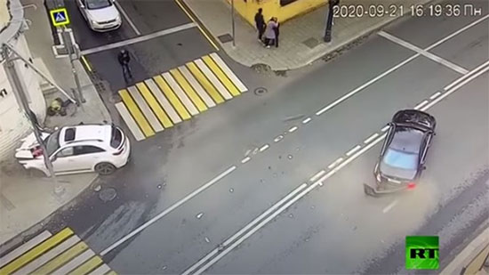 فيديو .. حادث دهس صادم لمارة في موسكو 