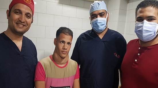  فريق طبي بمعهد جنوب مصر للأورام بجامعة أسيوط ينجح في استئصال ورم بالغدة الدرقية لشاب عشريني