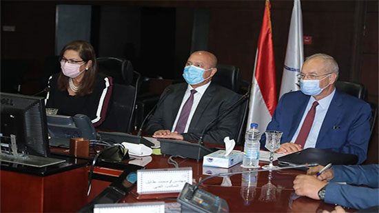 وزيرا النقل و التخطيط يبحثان توطين صناعة الوحدات المتحركة للسكك الحديد في مصر
