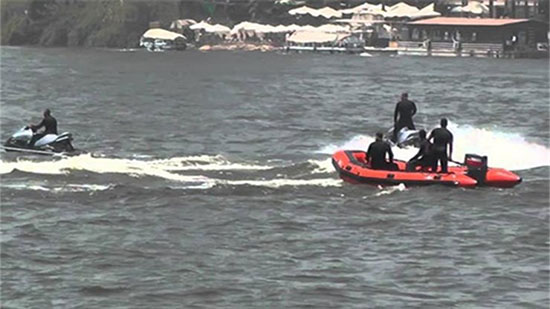 أفراد قوة أمنية ينقذون فتاة عقب سقوطها في مياه النيل بالمنوفية