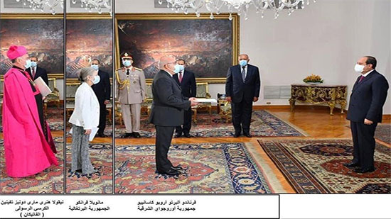 الرئيس السيسي يتسلم أوراق اعتماد السفير الباباوي بمصر 