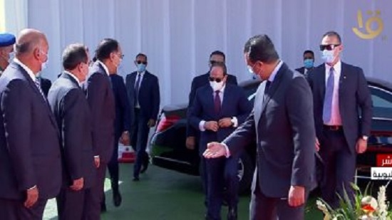 الرئيس السيسي يصل مقر افتتاح مجمع 