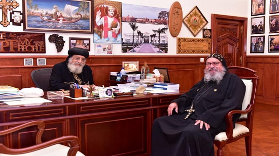 البابا يستقبل القمص ويصا كاهن كنيسة الشهيد أبي سيفين بكندا
