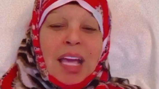 فيفى عبده بالحجاب وبدون مكياج تكشف سبب اختفائها مؤخراً: برد شديد.. فيديو