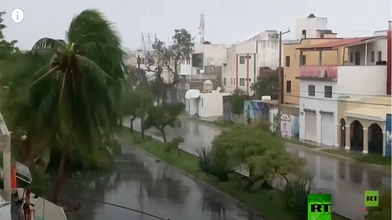  فيديو .. إعصار دلتا بالمكسيك يبث الرعب ويقطع الكهرباء  
