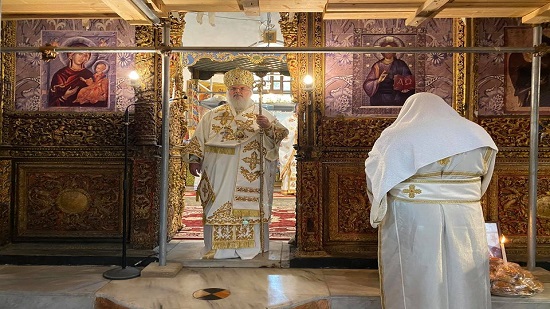 رسامة الراهب أثناسيوس شماسًا بكنيسة المهد للروم الأرثوذكس في مدينة بيت لحم
