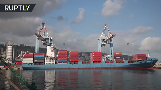  فيديو .. أول سفينة شحن إماراتية تصل إسرائيل .. وتل أبيب : لحظة تاريخية 