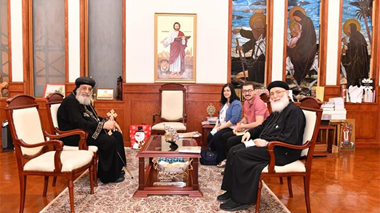 البابا تواضروس يلتقي كاهن الكنيسة القبطية في قطر 