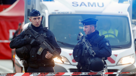  السلطات الفرنسية تلقي القبض على 11 شخص على خلفية ذبح معلم التاريخ